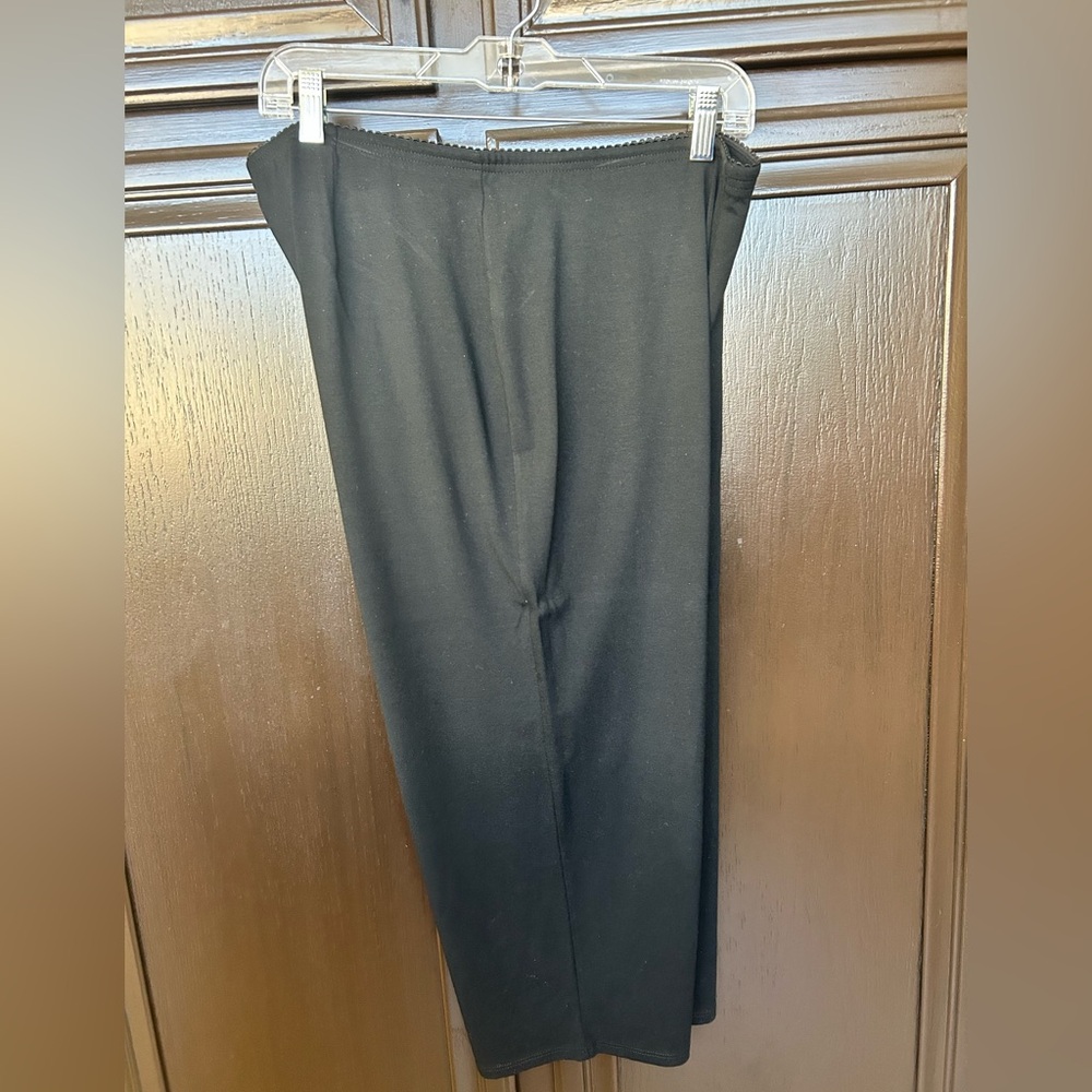 JJill black Capri length pants. Size Large
